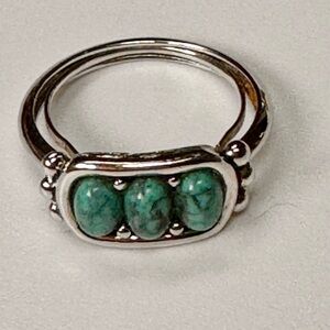 Avon VINTAGE Silver and Turquoise Ring